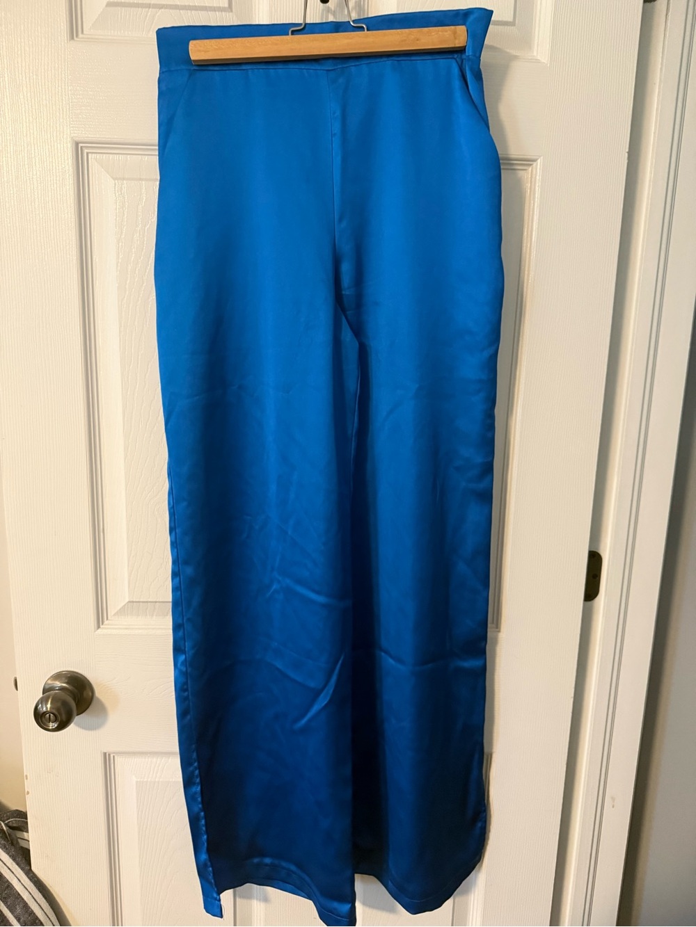 Forever 21 woman’s Satin Wide-Leg Pants in Bright Blue